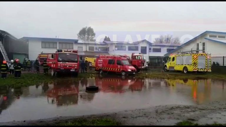 Incendio afectó al Liceo Industrial “San José” de Villarrica