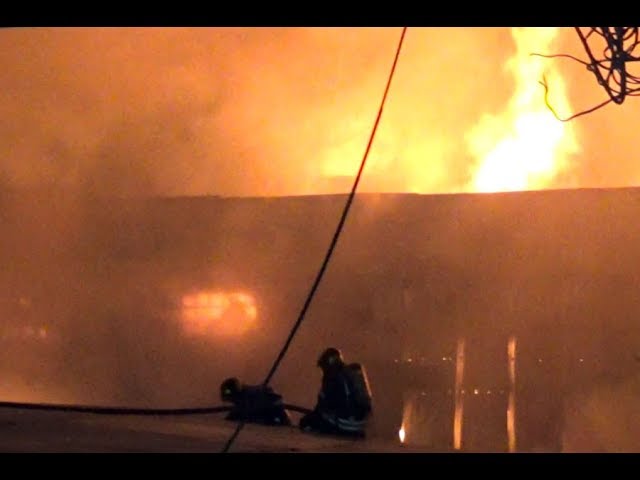Incendio afectó cuatro locales y un liceo en el centro de Temuco