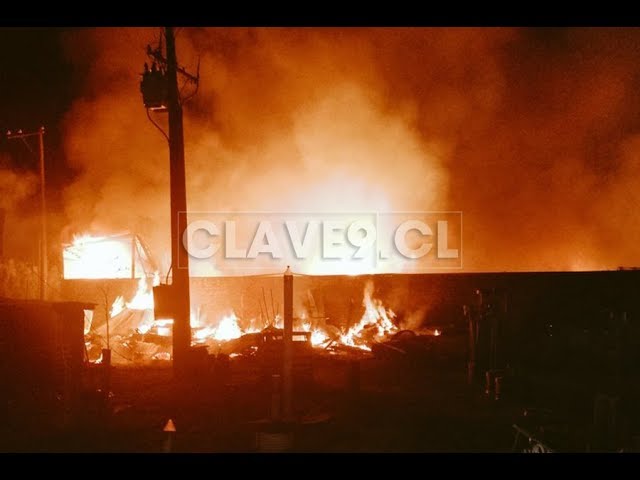 Incendio destruyó empresa ubicada junto a la Ruta 5 en Lautaro