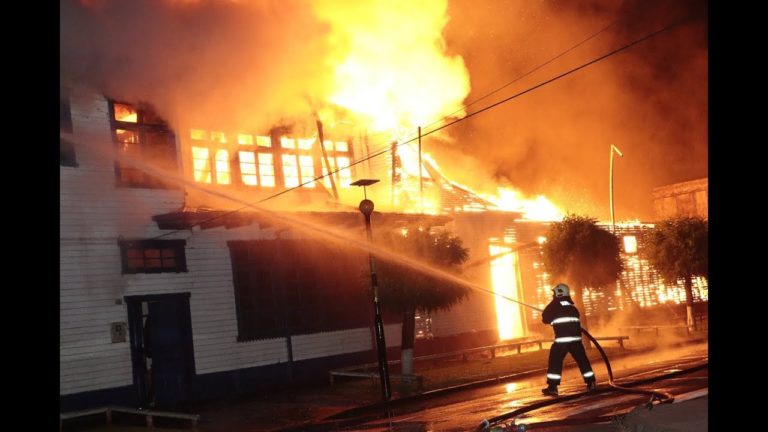 Incendio destruyó por completo el Liceo Industrial de Nueva Imperial