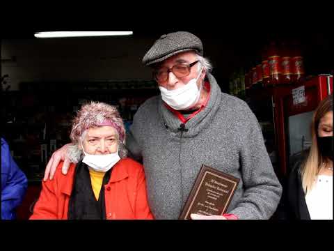 Matrimonio de comerciantes de P.L. Casas recibe homenaje por obras en favor de los niños
