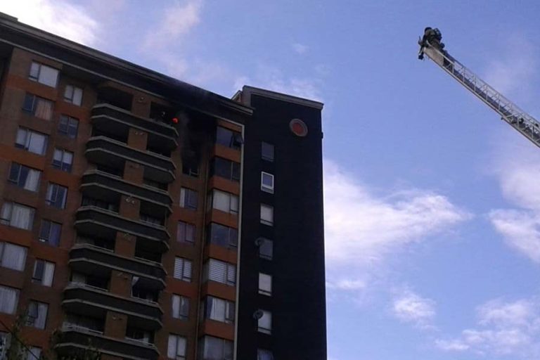 A una falla eléctrica apuntan peritajes iniciales del incendio en edificio que dejó una persona fallecida en Temuco