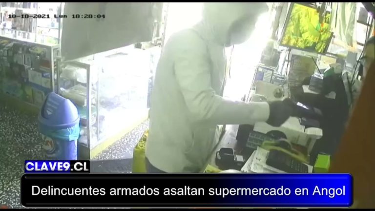 Cámaras captan a sujetos armados asaltando supermercado en Angol