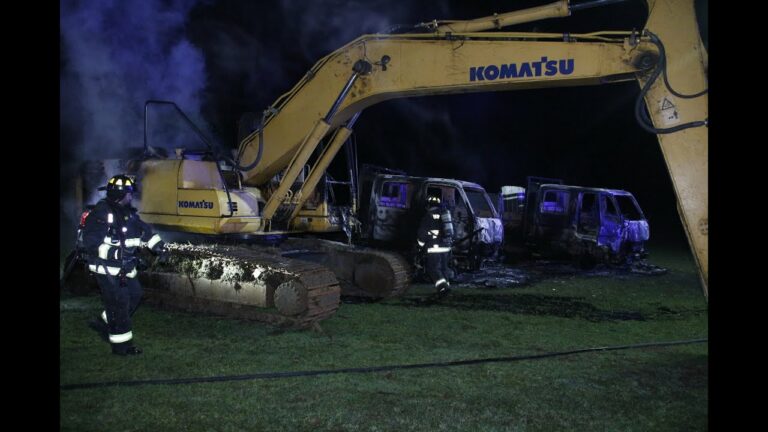 Grupo armado incendió dos viviendas, tres camiones y una excavadora en Padre Las Casas