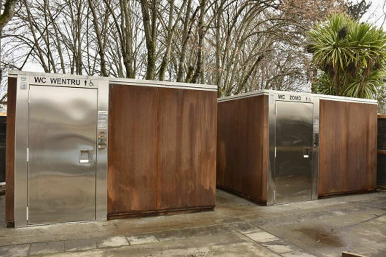 Anuncian que Temuco contará con baños autolimpiables