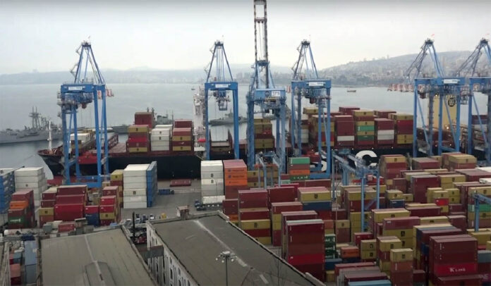 Una vista del puerto de Valparaíso. Se advirtió que gran parte de las exportaciones chilenas a Estados Unidos podrían verse afectadas por los nuevos aranceles Una vista del puerto de Valparaíso. Se advirtió que gran parte de las exportaciones chilenas a Estados Unidos podrían verse afectadas por los nuevos aranceles