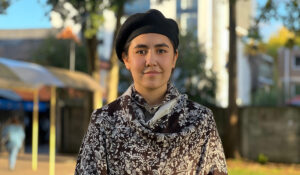La estudiante de Técnico en Educación Parvularia, Fernanda Castillo, encarnó a Gabriela Mistral en una sentida interpretación.