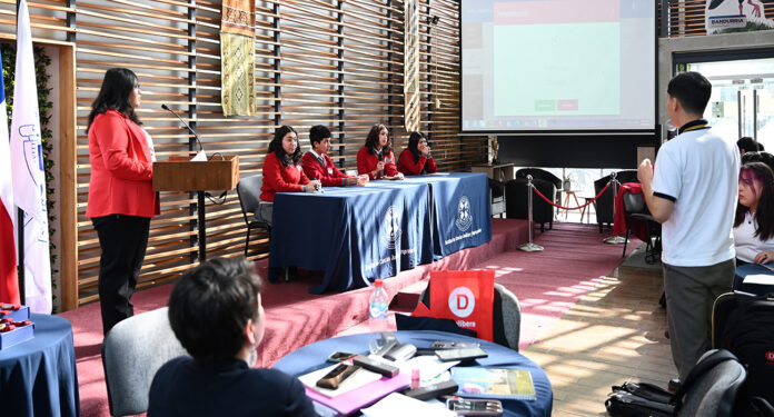 “Delibera es mucho más que una competencia; es una experiencia transformadora para las y los estudiantes“ “Delibera es mucho más que una competencia; es una experiencia transformadora para las y los estudiantes“