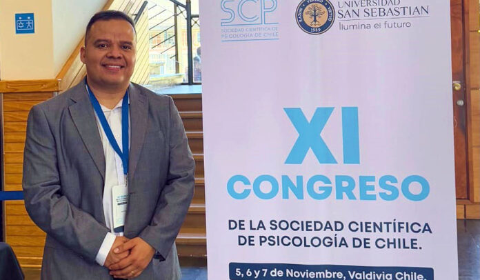 Académico-UST-Temuco-expone-investigación-sobre-bienestar-financiero-personal-en-el-XI-Congreso-de-la-Sociedad-Científica-de-Psicología-de-Chile-(1)